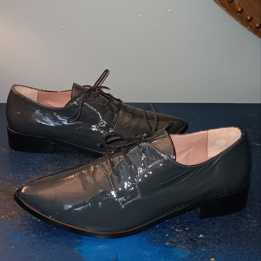 Summit patent leather shoe's